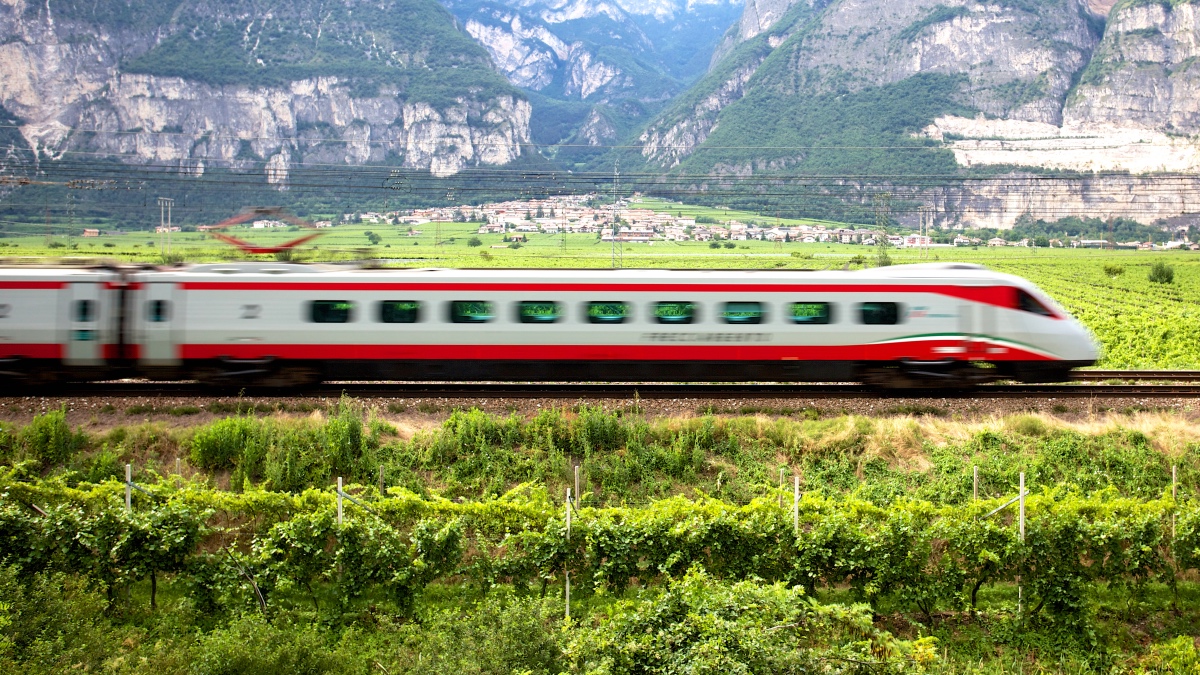 travel by train around italy