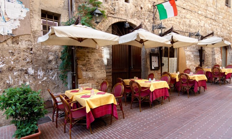 Cafe in Tuscany. Historic cafe's in Italy.