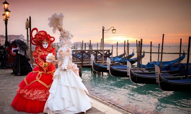 History of the carnival in Venice. What to expect at the Venetian Carnival.